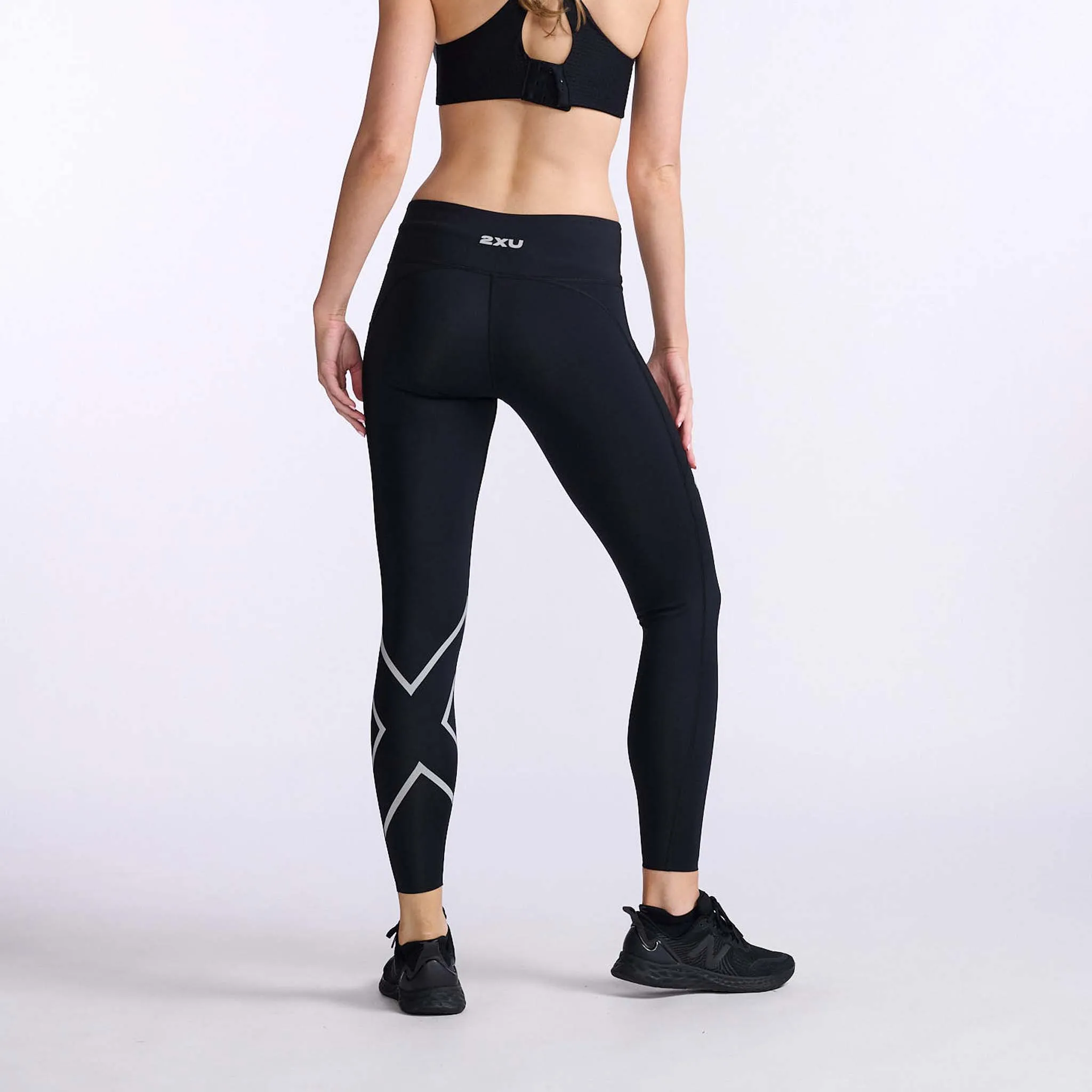 2XU | Women's Aero Mid-Rise Compression Tights - Black