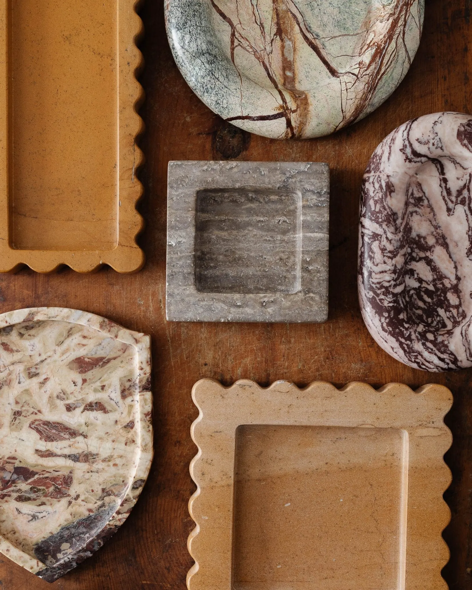 Pointed Marble Crest Tray in Metamorphic