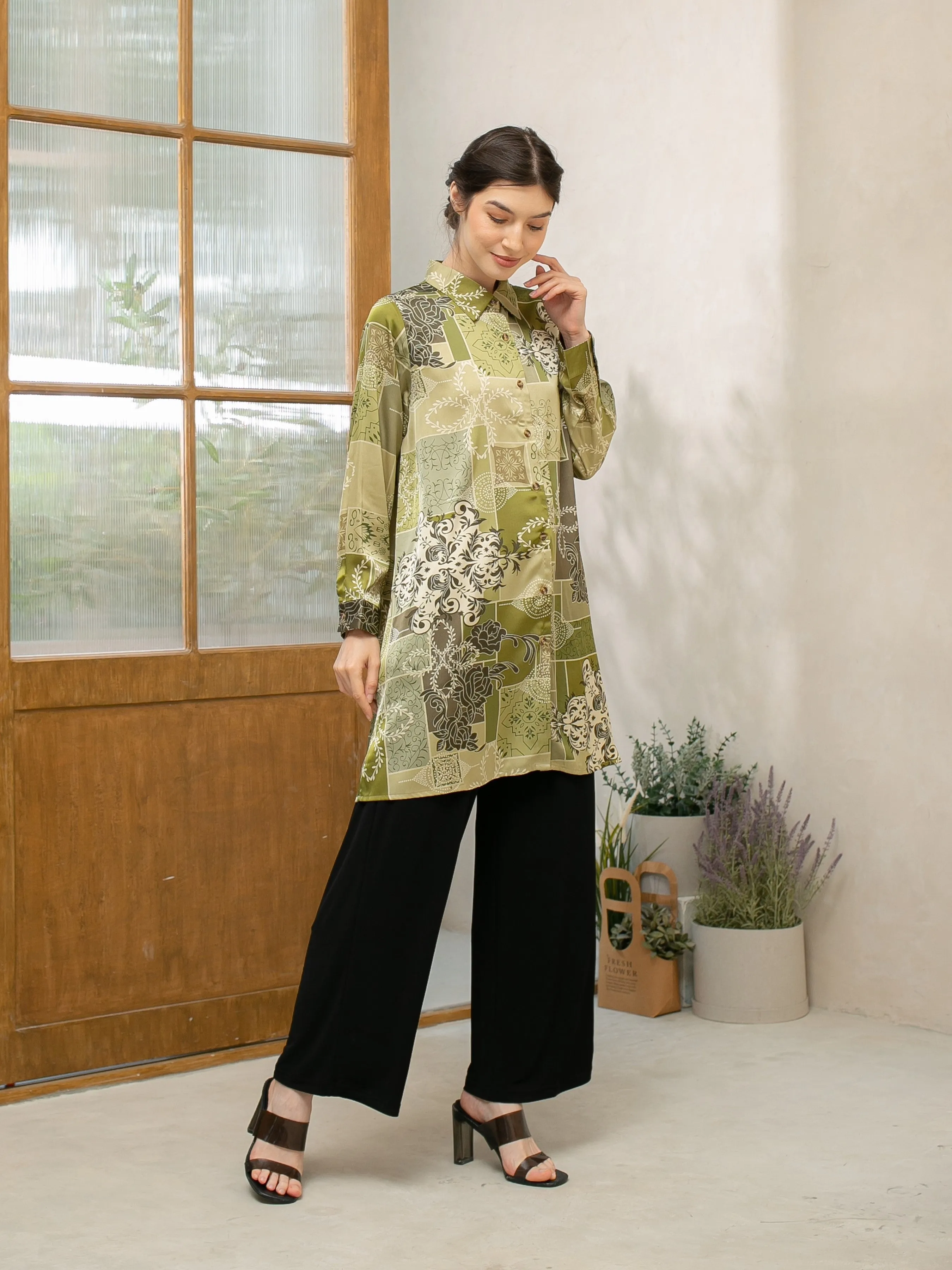 Soera Satin Tunic Kemeja - Brown