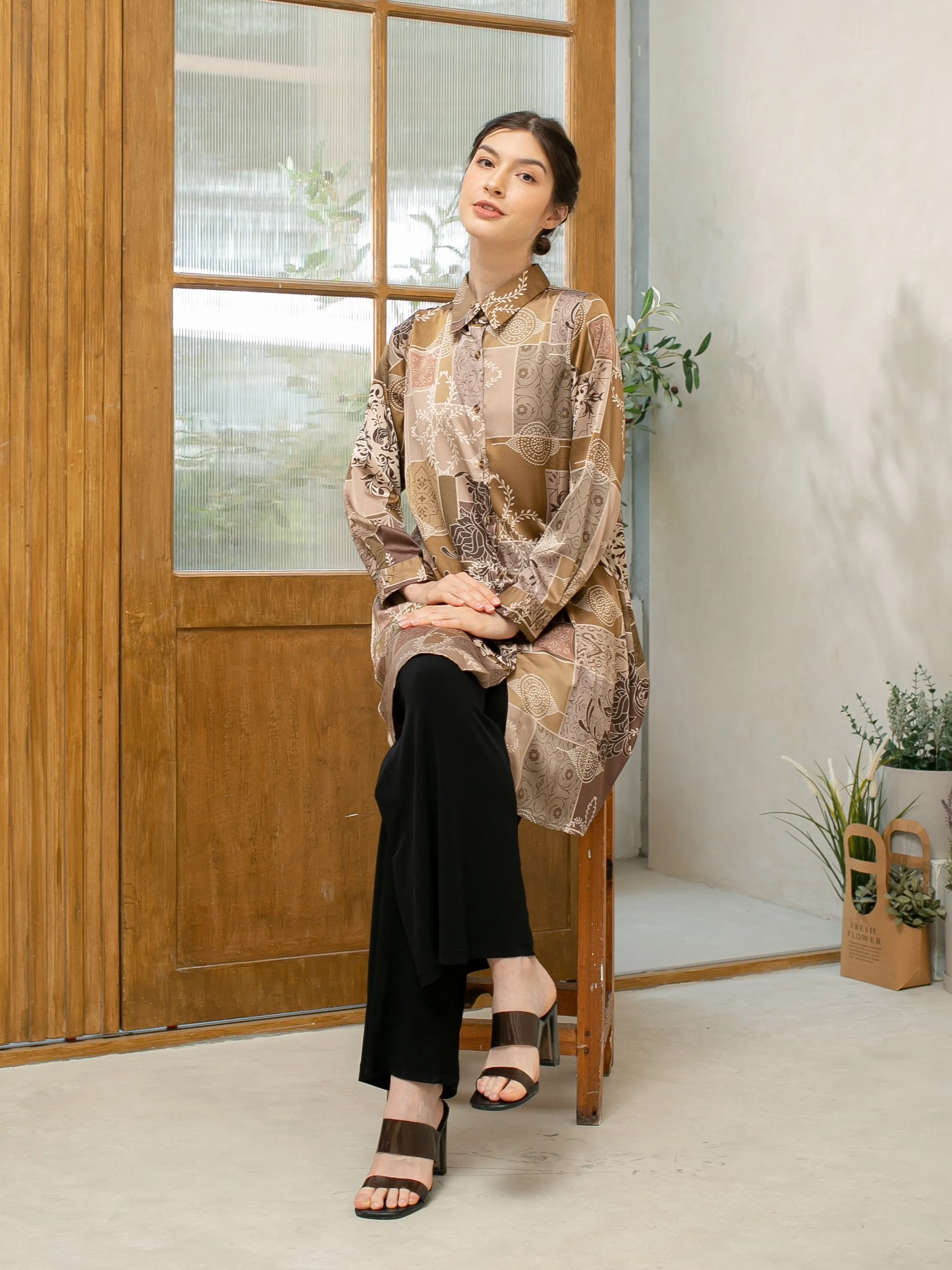 Soera Satin Tunic Kemeja - Brown