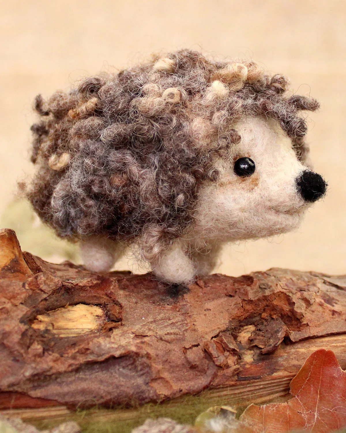 The Makerss - Small Curly Hedgehog Needle Felt Kit