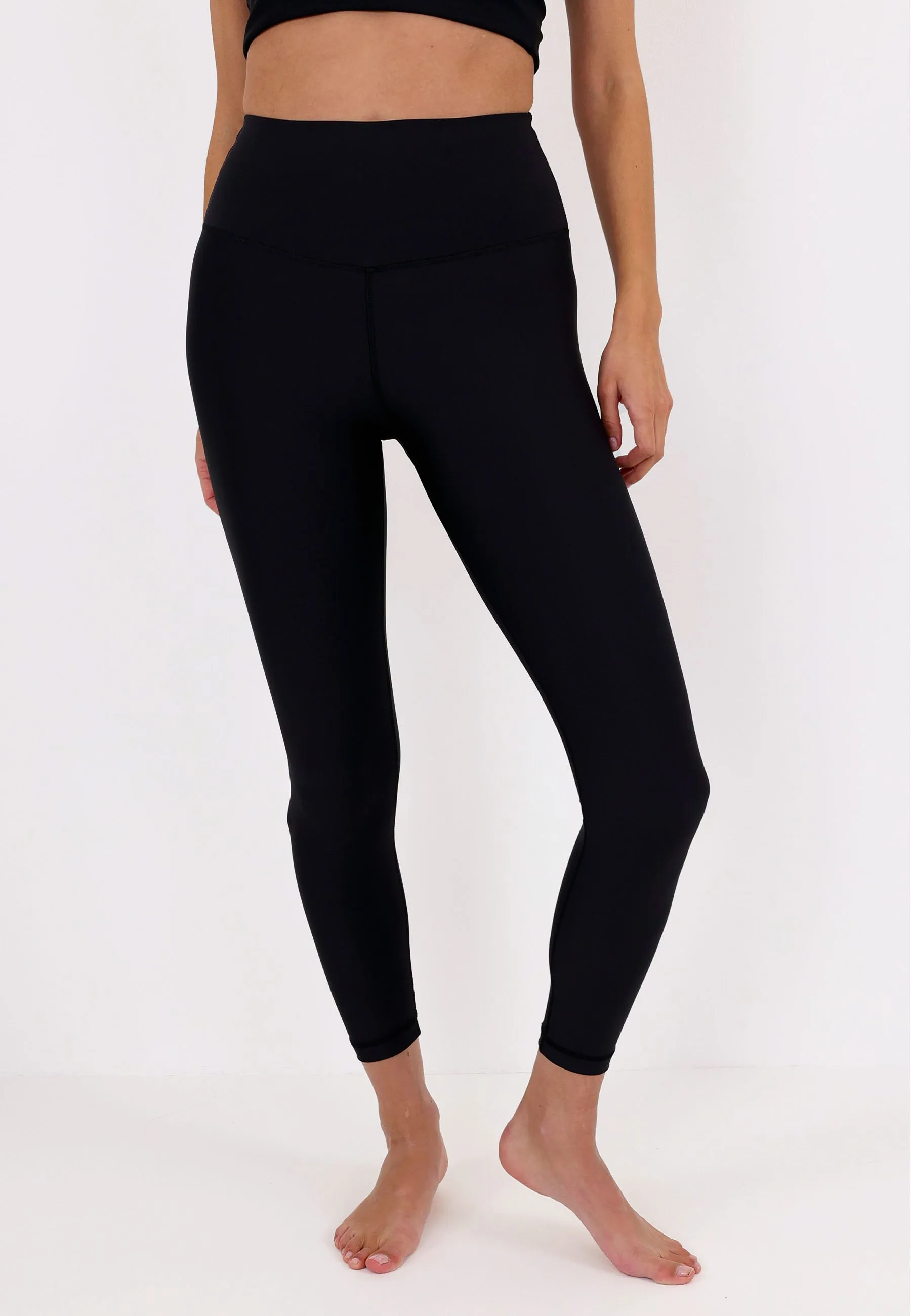 Yoga Classic High Waisted 7/8 Tights - Black